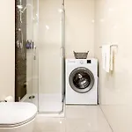 Διαμέρισμα Days - One-bedroom With Netflix And High Speed Wifi In Karlin Πράγα