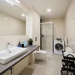 Days - One-bedroom With Netflix And High Speed Wifi In Karlin * Πράγα