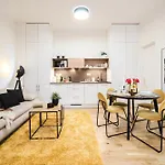 Διαμέρισμα Days - One-bedroom With Netflix And High Speed Wifi In Karlin Πράγα