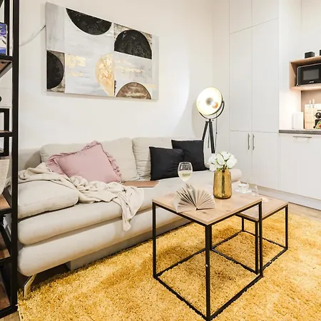 Apartment Days - One-bedroom With Netflix And High Speed Wifi In Karlin
