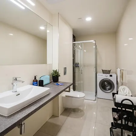 Days - One-bedroom With Netflix And High Speed Wifi In Karlin * Prag