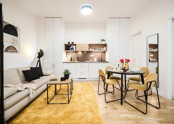 Apartment Days - One-bedroom With Netflix And High Speed Wifi In Karlin Prag