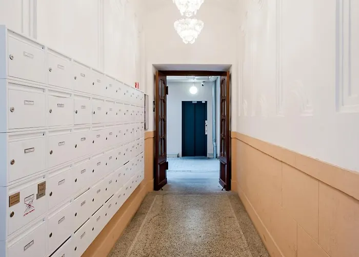 Days - One-bedroom With Netflix And High Speed Wifi In Karlin Apartment