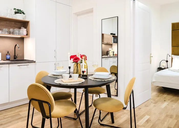 Days - One-bedroom With Netflix And High Speed Wifi In Karlin Apartment